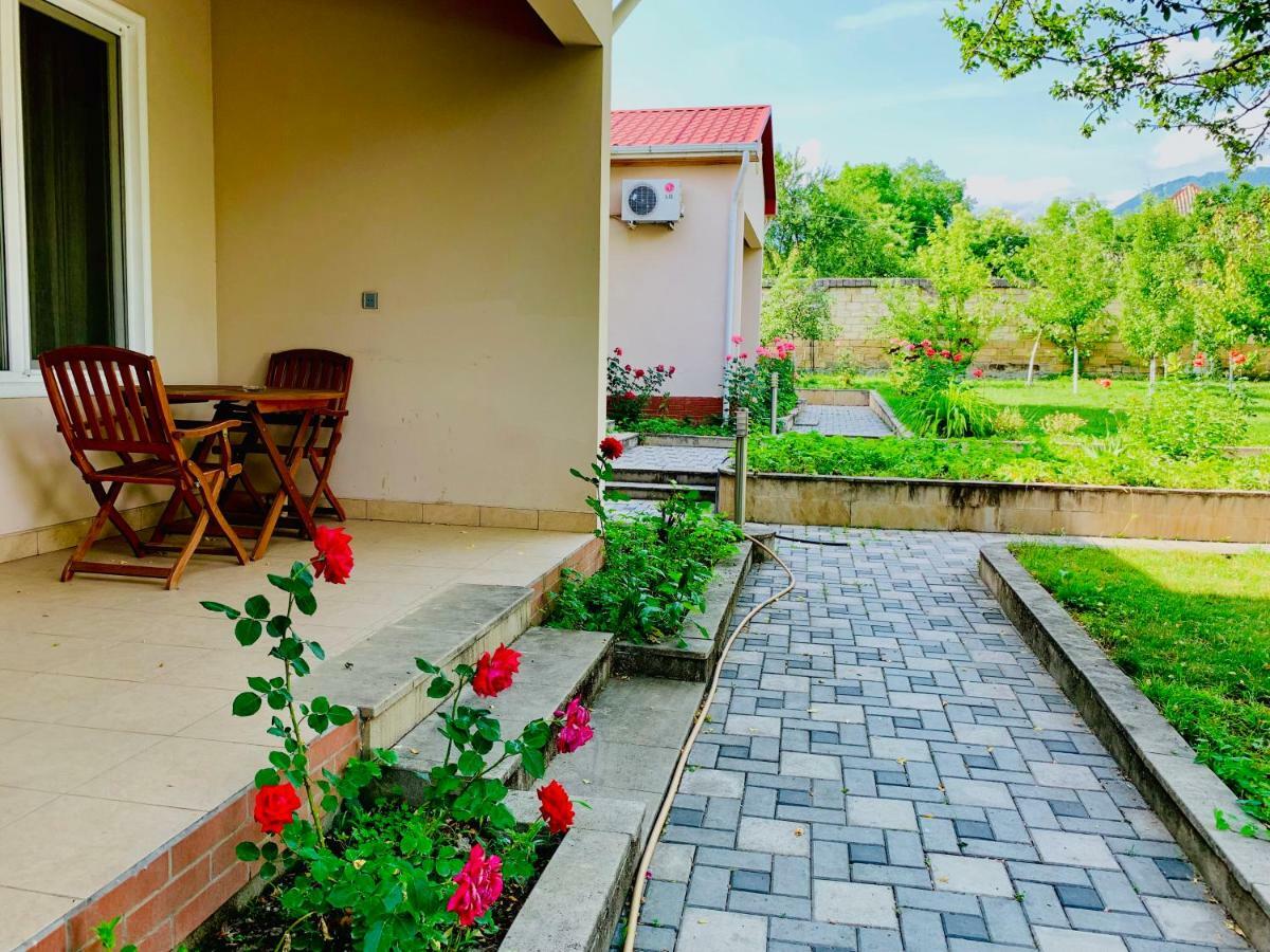 One Dom Cottage Qəbələ Zewnętrze zdjęcie
